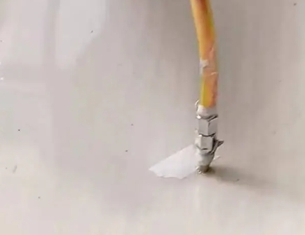 安吉瓷砖空鼓维修公司专业解答在瓷砖铺贴过程中，如果使用的砂料过粗（如全部使用了粗砂），可能会导致以下问题
